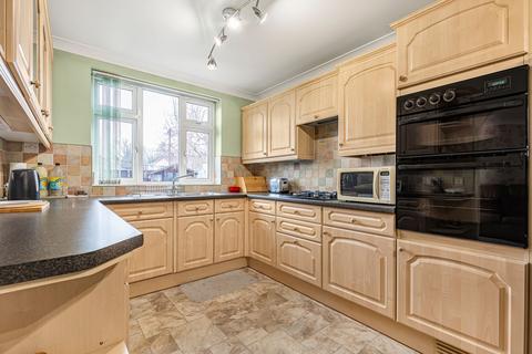 2 bedroom semi-detached bungalow for sale, Parkfield Crescent, Feltham, TW13
