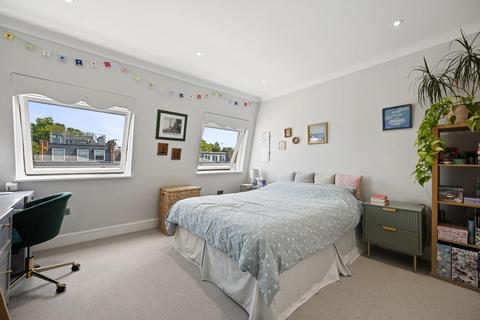2 bedroom flat for sale, Sinclair Road, London W14