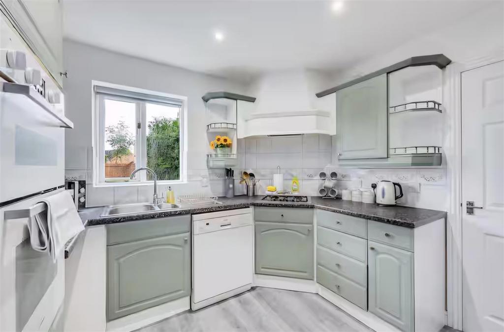 Kitchen 1.jpg