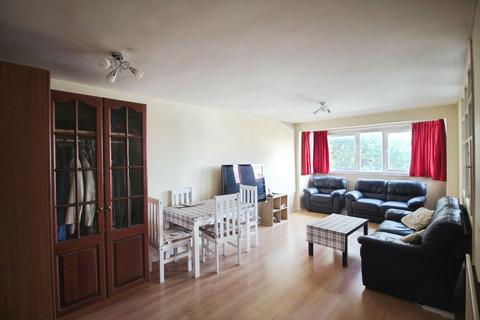 2 bedroom flat to rent, Deanswood, London