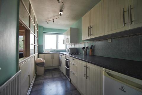2 bedroom flat to rent, Deanswood, London