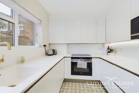 2 bedroom flat to rent, Sunningdale Gardens, London, W8