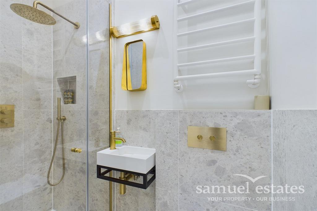 En-suite Bathroom
