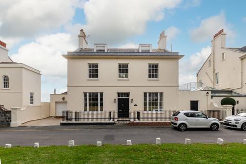 undefined, L'Hyvreuse, Cambridge Park, St. Peter Port, Guernsey