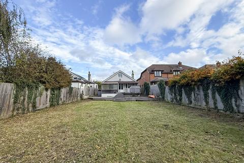 undefined, Wraysbury, Berkshire