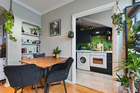 2 bedroom flat for sale, Elsham Road, London W6