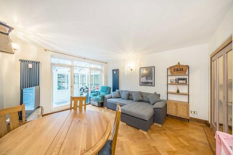 2 bedroom house for sale, Woodbourne Close, London SW16