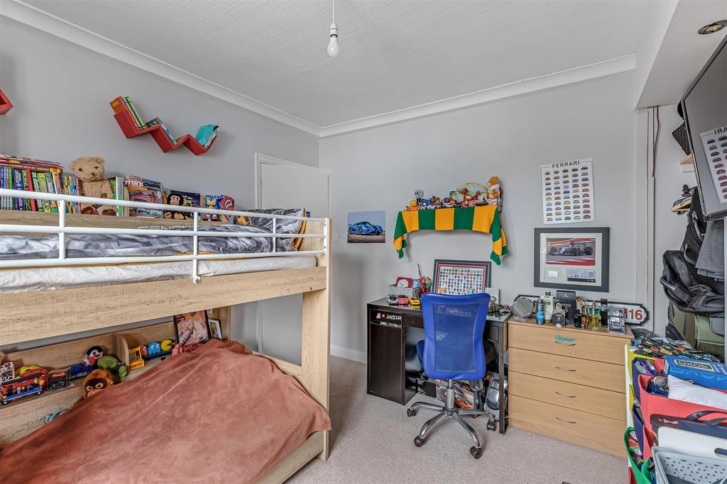 Bed 2.jpg