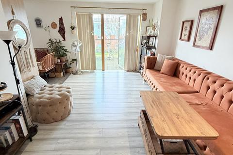 2 bedroom flat for sale, Didcot House, UB7 7FT