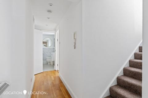 2 bedroom flat to rent, Kingsland Road, London, E8
