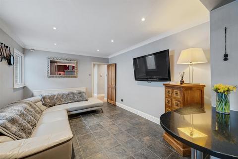 3 bedroom detached bungalow for sale, Ravensbourne Avenue, Shortlands, BR2