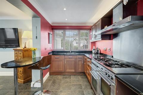 3 bedroom detached bungalow for sale, Ravensbourne Avenue, Shortlands, BR2