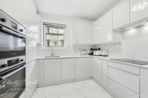 2 bedroom flat for sale, Fairlawn, Charlton