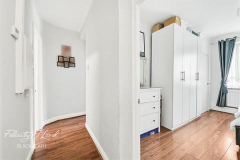 2 bedroom flat for sale, Fairlawn, Charlton