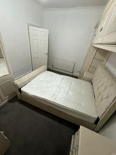 1 bedroom semi-detached house to rent, Auckland Road, Ilford IG1