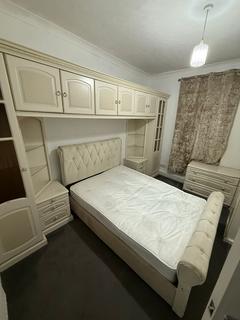 1 bedroom semi-detached house to rent, Auckland Road, Ilford IG1