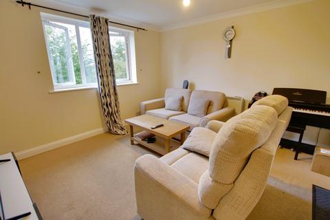 2 bedroom flat to rent, Peterhouse Close, Peterborough PE3