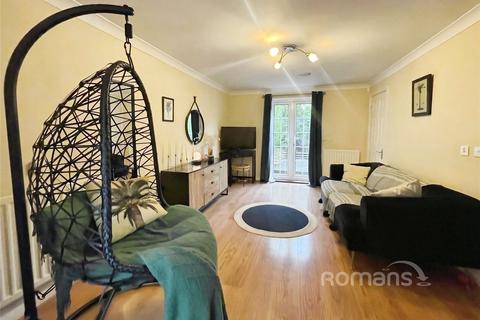 3 bedroom detached house to rent, Allington Rise, Sherfield-on-Loddon, Hook, RG27