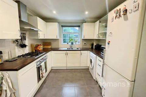 3 bedroom detached house to rent, Allington Rise, Sherfield-on-Loddon, Hook, RG27