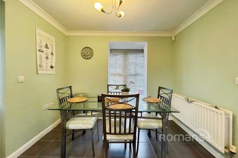 3 bedroom detached house to rent, Allington Rise, Sherfield-on-Loddon, Hook, RG27