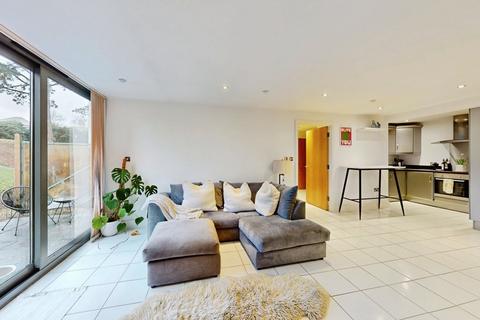 undefined, Apartment 3, The Crescent