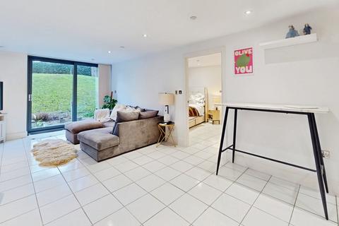 undefined, Apartment 3, The Crescent