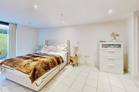 undefined, Apartment 3, The Crescent