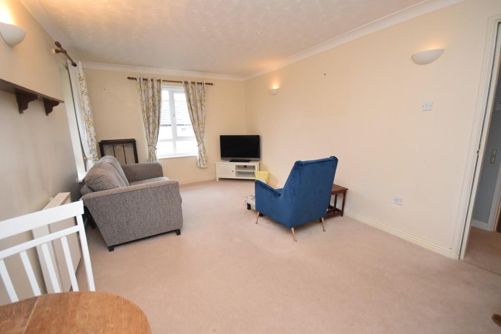 Lounge/Dining