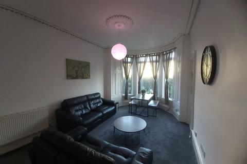 2 bedroom ground floor flat to rent, Ingleby Drive, Dennistoun