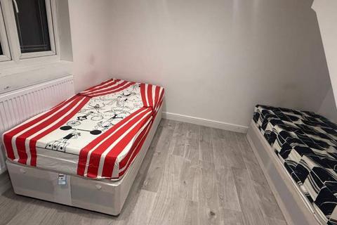 1 bedroom in a house share to rent, Shere Road, Ilford IG2