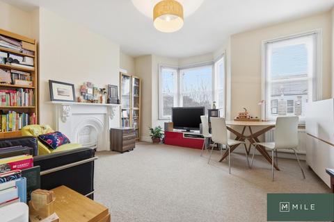 2 bedroom flat for sale, Purves Road, London NW10