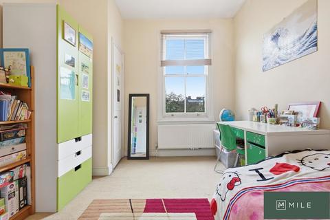 2 bedroom flat for sale, Purves Road, London NW10