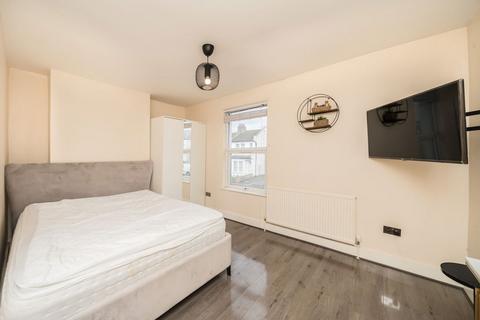 undefined, Bensham Grove, Thornton Heath