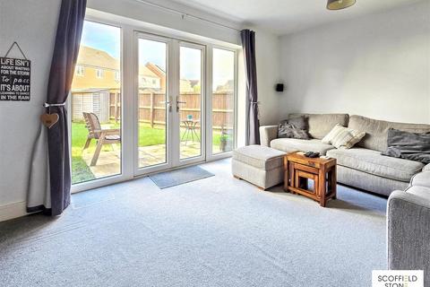 3 bedroom semi-detached house for sale, Arnfield Drive, Hilton, Derby