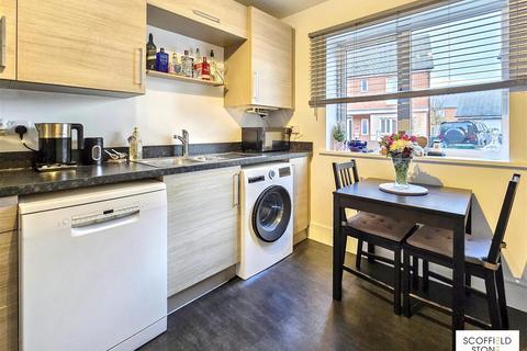 3 bedroom semi-detached house for sale, Arnfield Drive, Hilton, Derby