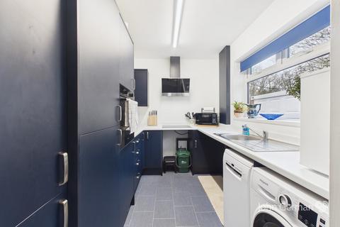 2 bedroom detached bungalow for sale, Deepdale Close, Burton-on-Trent