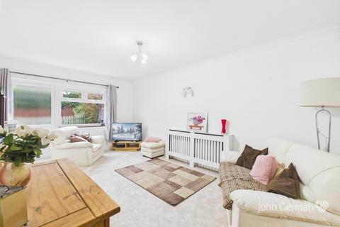 2 bedroom detached bungalow for sale, Deepdale Close, Burton-on-Trent