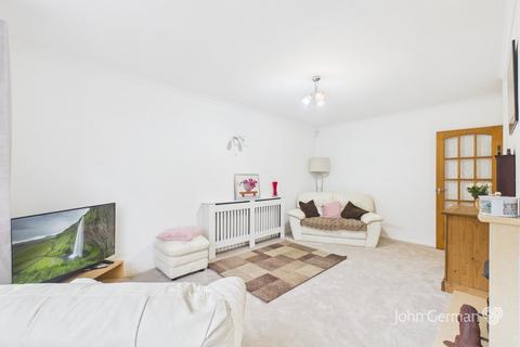 2 bedroom detached bungalow for sale, Deepdale Close, Burton-on-Trent