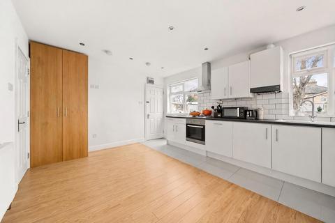 2 bedroom flat to rent, Church Hill Road, Barnet EN4