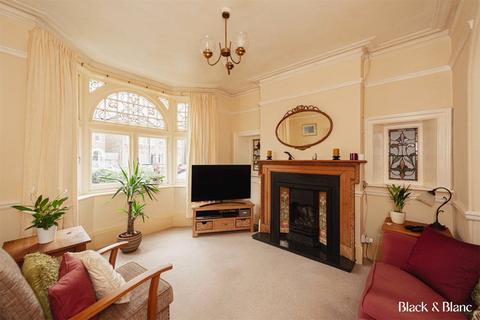 4 bedroom end of terrace house for sale, Chisholm Road, Croydon, CR0