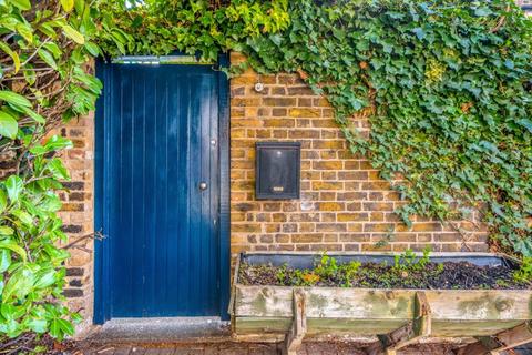 3 bedroom house for sale, Garratt Lane, London SW17