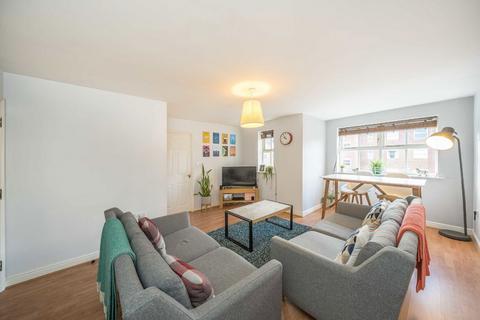 2 bedroom flat for sale, Macmillan Way, London SW17