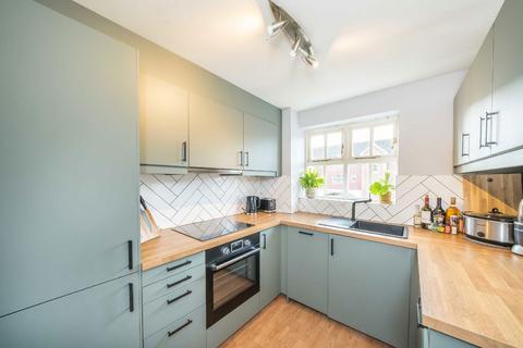 2 bedroom flat for sale, Macmillan Way, London SW17