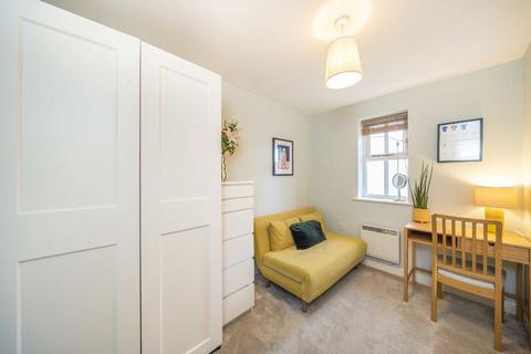 2 bedroom flat for sale, Macmillan Way, London SW17