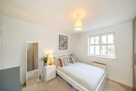 2 bedroom flat for sale, Macmillan Way, London SW17