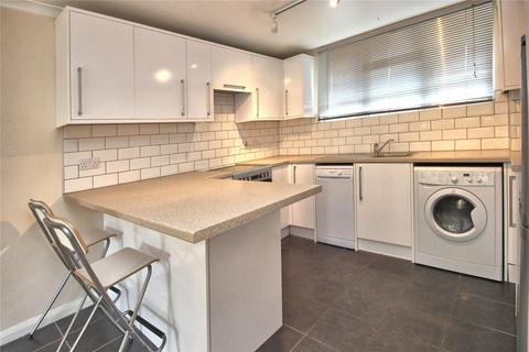 2 bedroom flat for sale, Ravenswood Court, Woking GU22