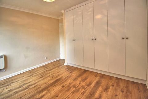 2 bedroom flat for sale, Ravenswood Court, Woking GU22