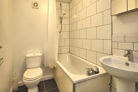 2 bedroom flat for sale, Ravenswood Court, Woking GU22