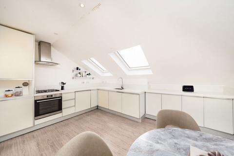 2 bedroom flat for sale, Dafforne Road, London SW17