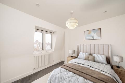 2 bedroom flat for sale, Dafforne Road, London SW17